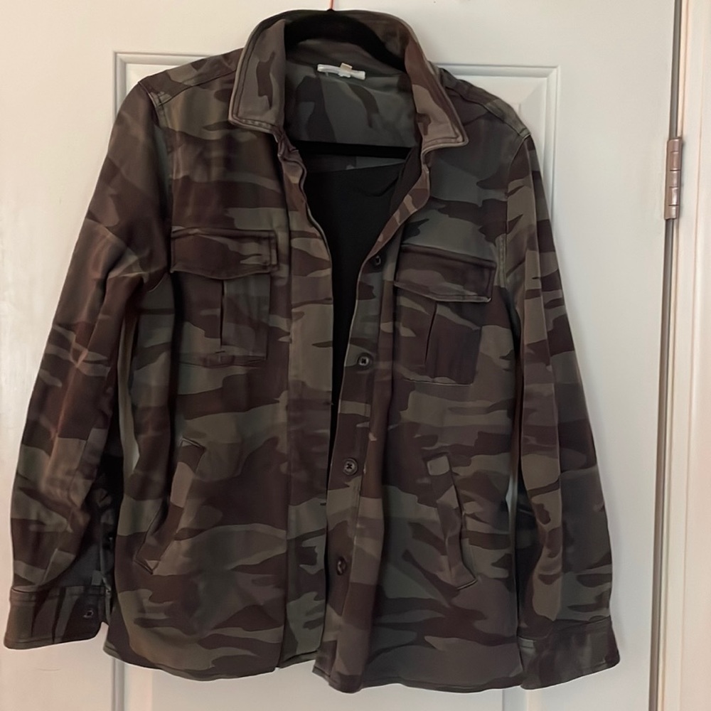 SPLENDID Cozy Cargo Camo Jacket Large